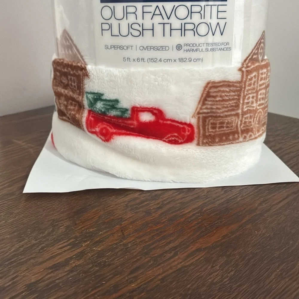 NWT- Cozy Oversized Holiday Throw Blanket w/ Red Trucks, Green Trees 60x72